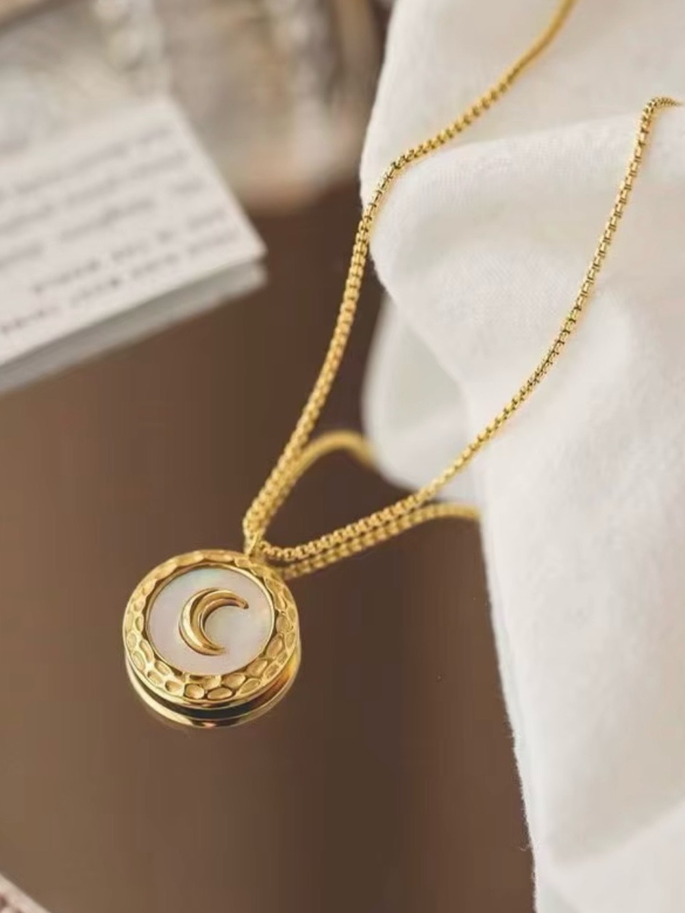 Gold Crescent Moon Pendant Necklace 🤍🌙
